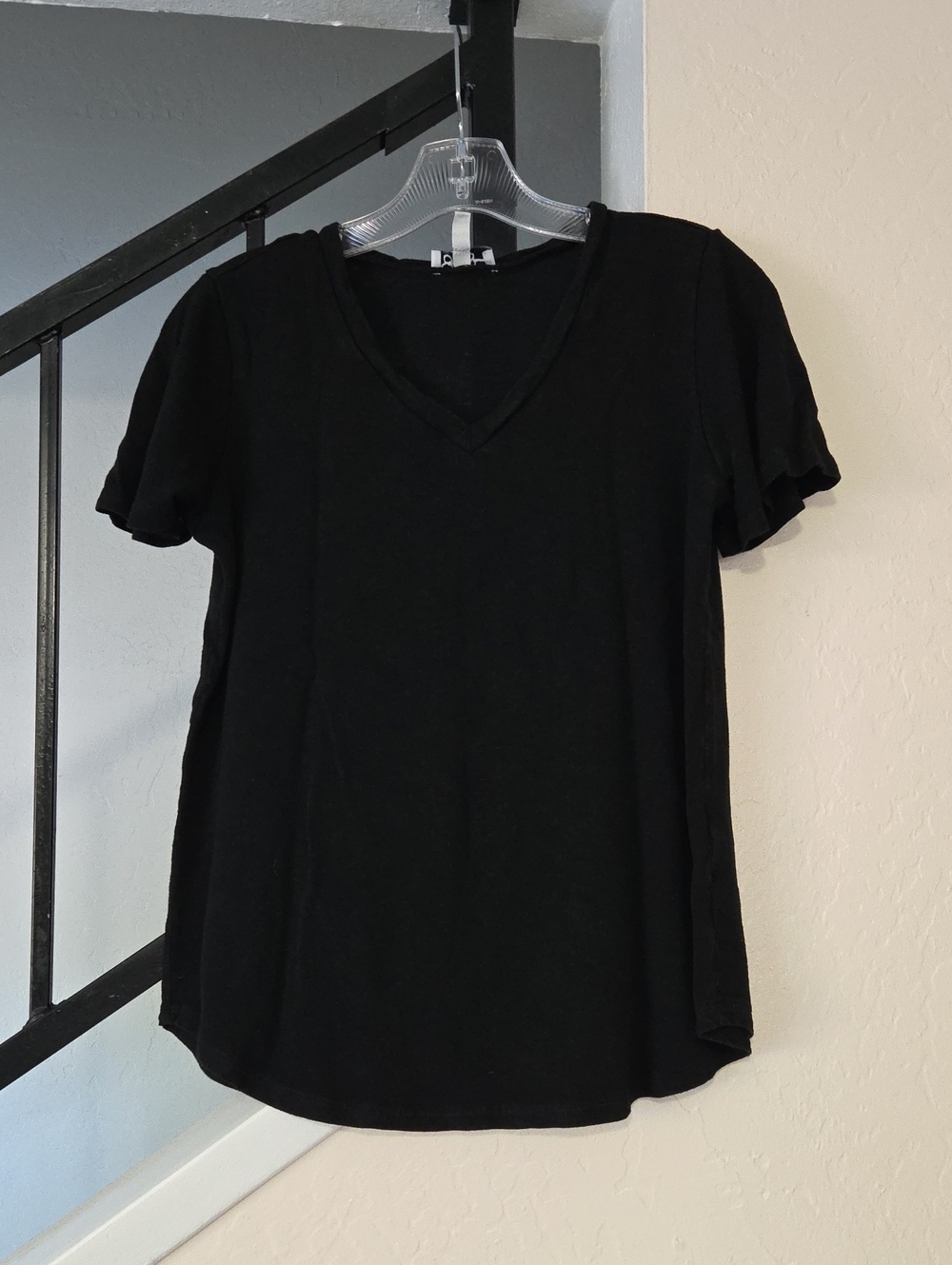 Jessica Simpson Black V-Neck Short Sleeve Tee Size S